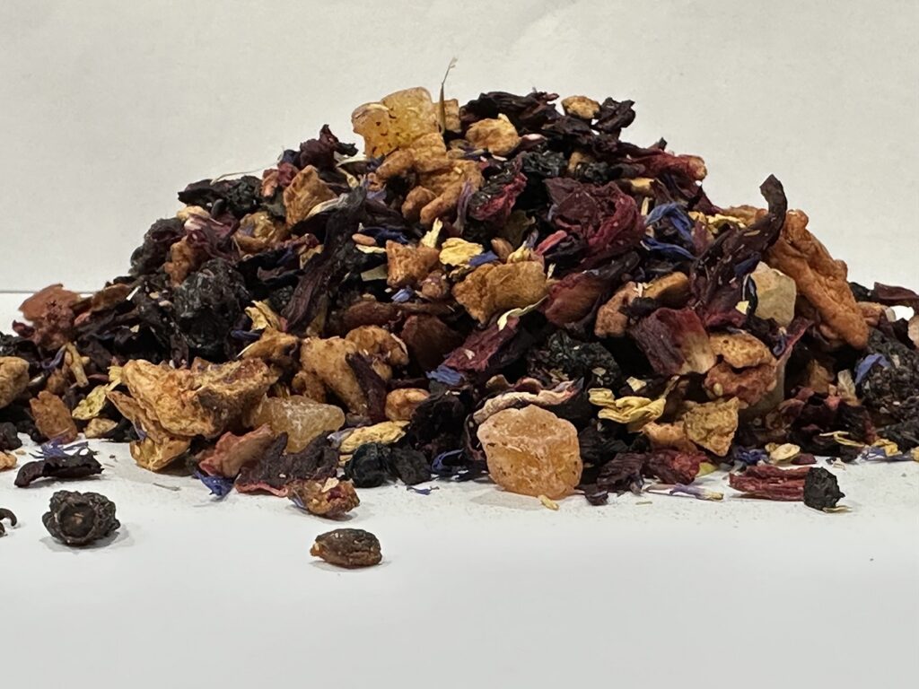Bora Bora puuviljasegu 100g – troopiline hibiskuse, marjade ja puuviljadega segu, sobib kuumalt ja külmalt