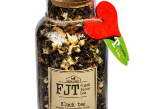 Черный чай с кусочками ананаса, яблока и мятой