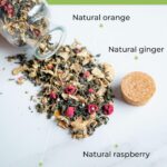 Черный чай с кусочками имбиря, апельсином и малиной