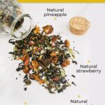 Зеленый чай с кусочками ананаса, клубникой и мятой