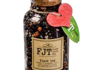 Чай с кусочками ананаса, облепихой и мёдом