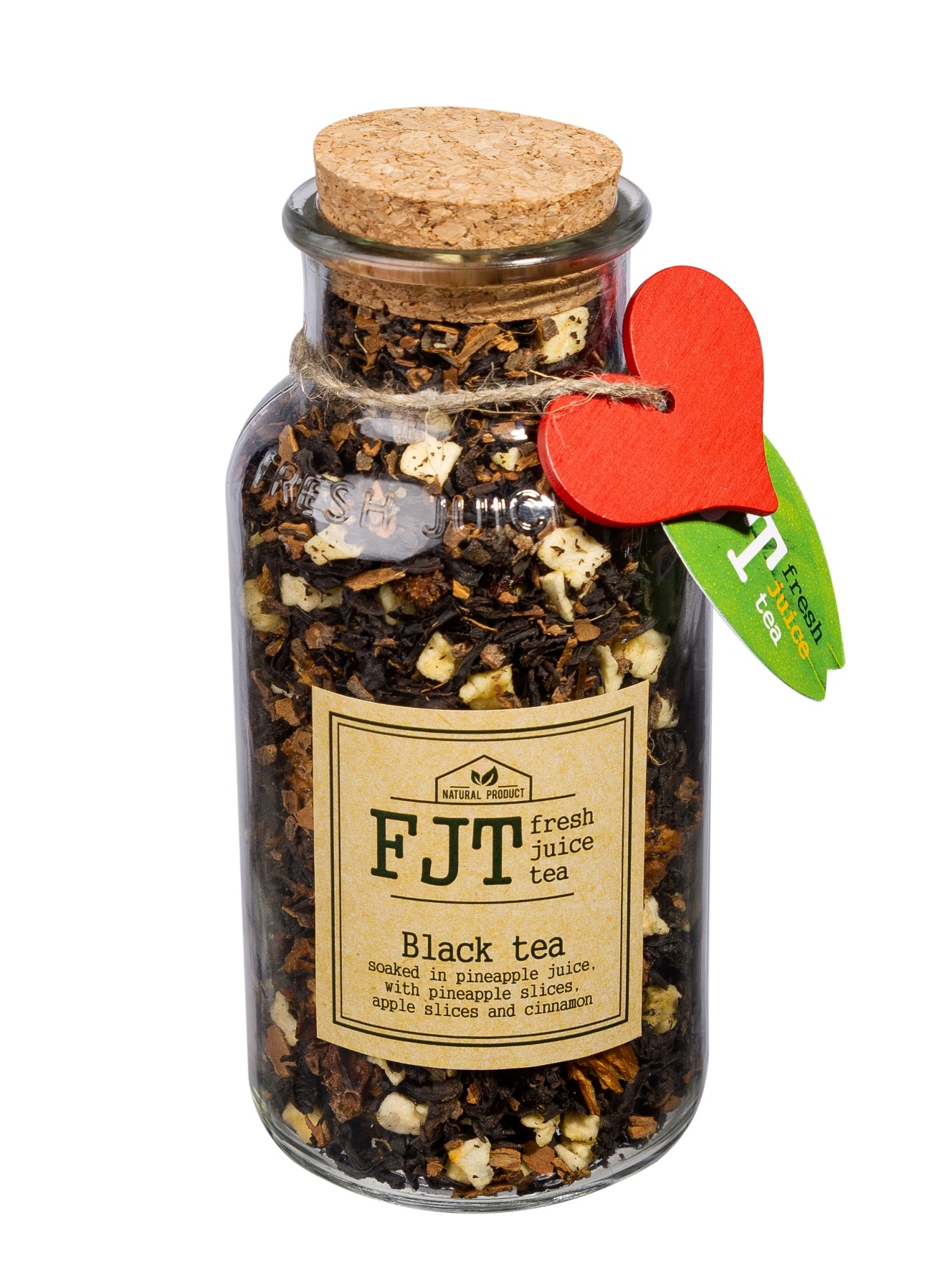 Черный чай с кусочками ананаса, яблоком и корицей