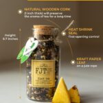 Черный чай с кусочками ананаса, яблоком и корицей