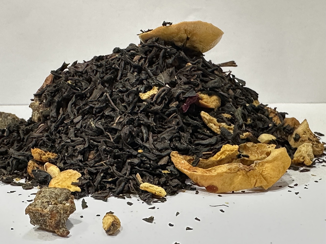 Must tee granaat&otilde;una ja &otilde;unaga / Черный чай с гранатом и яблоком