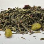 Roheline tee vaarikate ja pistaatsiapähklitega / Зелёный чай с малиной и фисташками