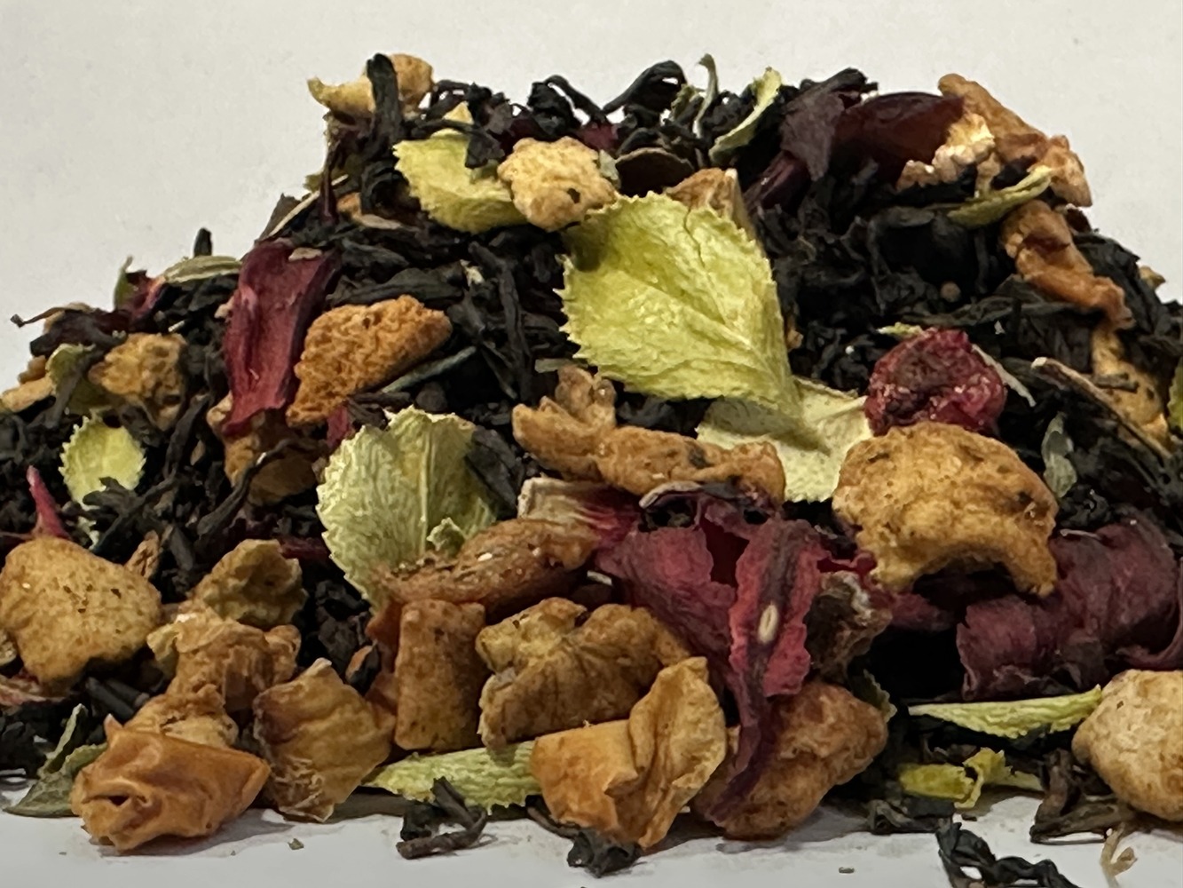 Must tee s&otilde;stra ja hibiskusega / Черный чай со смородиной и гибискусом