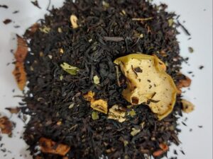 Must tee magusa õunaga / Черный чай со сладким яблоком