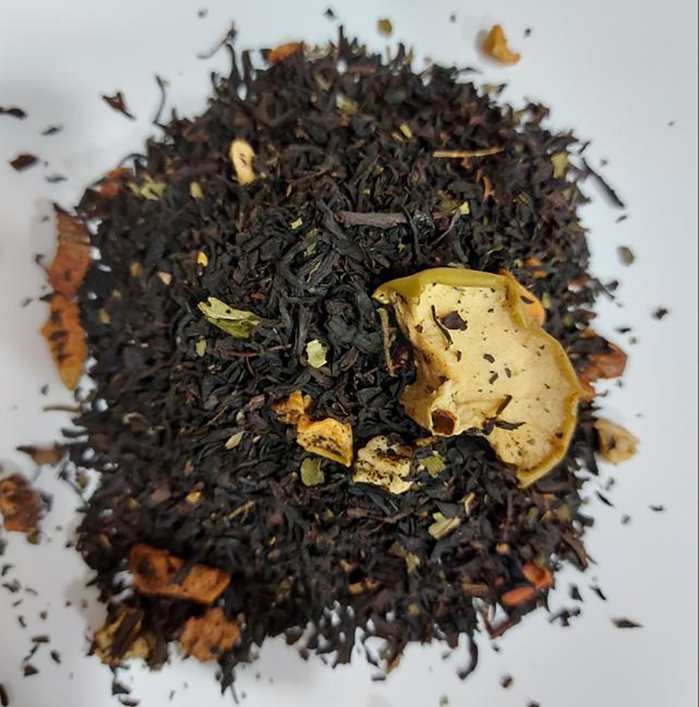 Must tee magusa õunaga / Черный чай со сладким яблоком