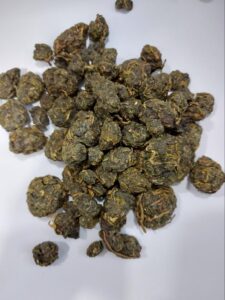 Lootose hele oolong tee 100g – õrnade lilleliste aroomide ja siidise maitsega eksklusiivne oolong
